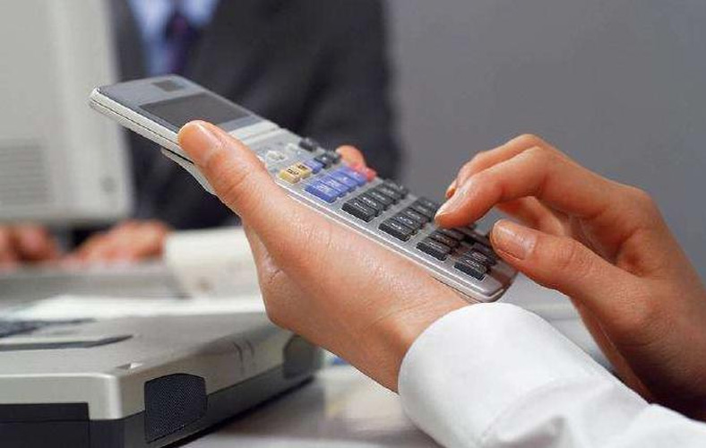 银行账户被扣费了,怎么回事?